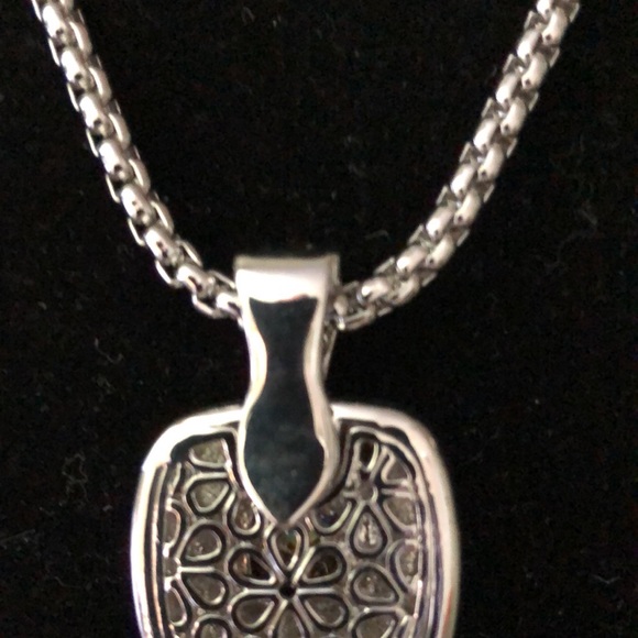 - Pendant and necklace - Picture 3 of 6